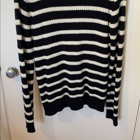 Men’s forever 21 large sized black white sweater. - Picture 4 of 9